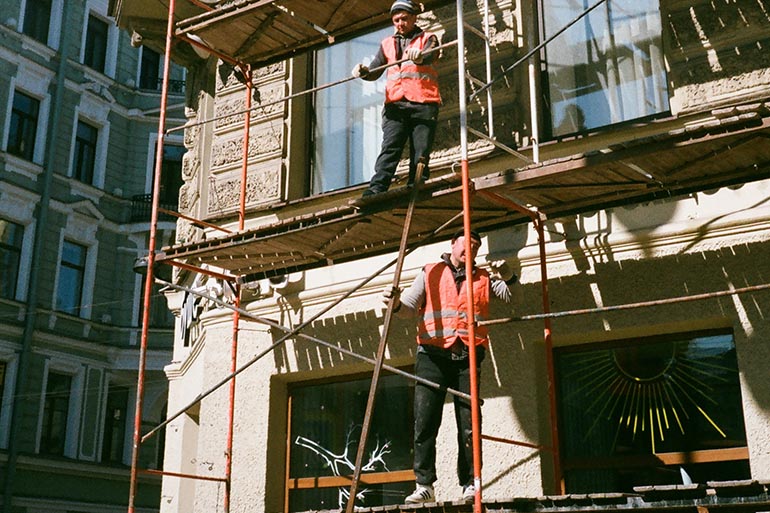 construction workers scaffolding