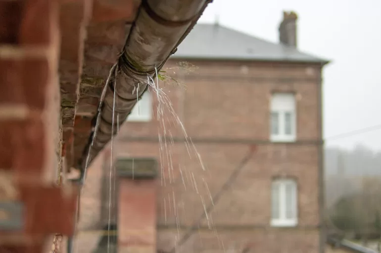 How to fix your leaky gutter with sealant: a simple guide