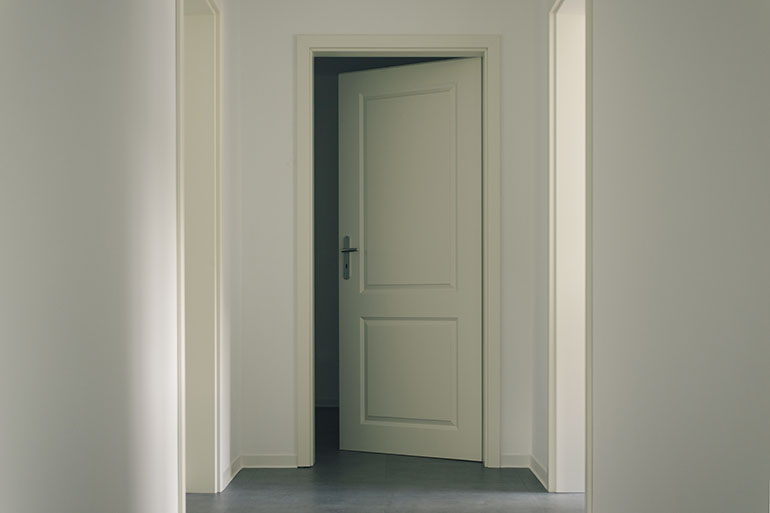 A pro’s secrets to replacing an interior door